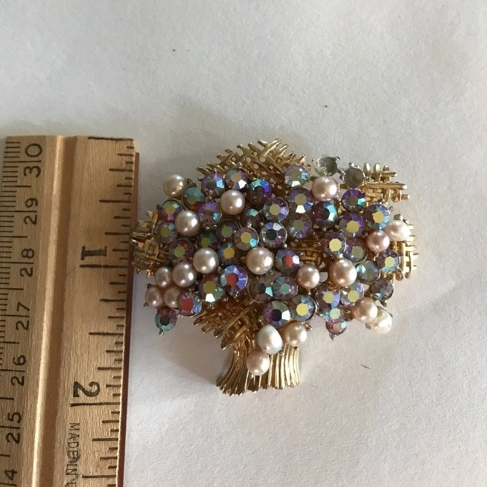 Rhinestone tree pin